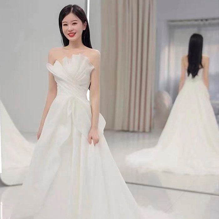 光の結婚式のブライダルのビスチェは、ドアのベールの薄いメインベールの旅行撮影歓迎ベールの小さな後を引くフラッシュ地面のシンプルなアウト